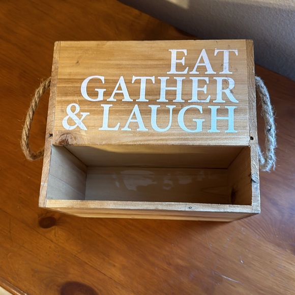 Farmhouse style utensil holder and napkin keeper wooden. - Picture 6 of 6